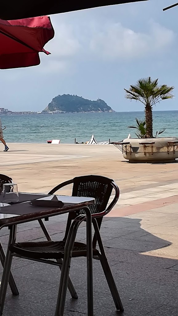 Cafe restaurante izarra playa