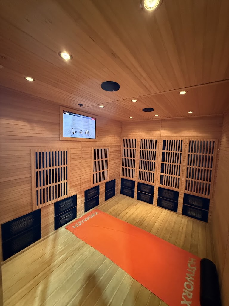  HOTWORX - Lincoln, NE - Wilderness Hills