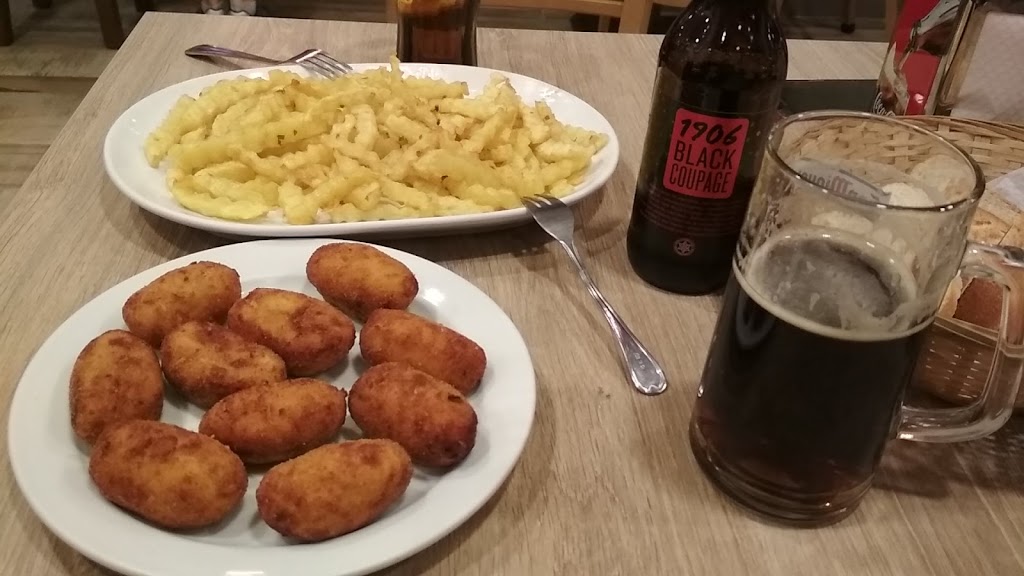 Bar Pinas — Comida y bebida