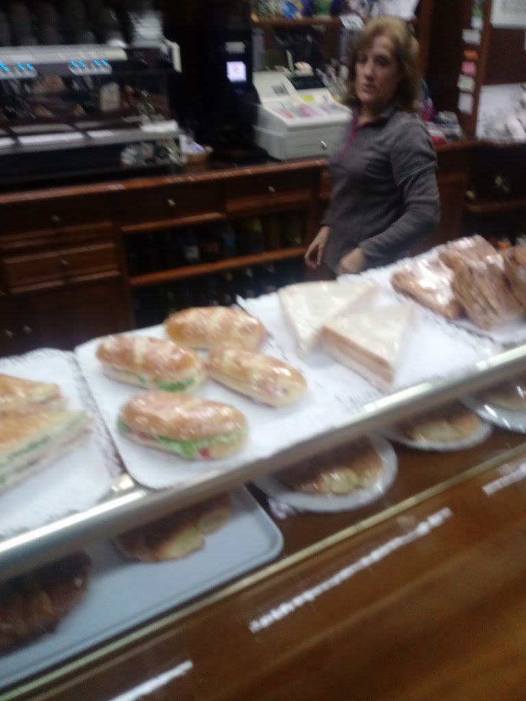 Cafe Bar July - Mar — Comida y bebida