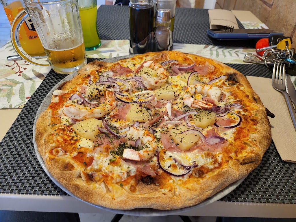 Restaurante y Pizzeria La Fuente — Comida y bebida