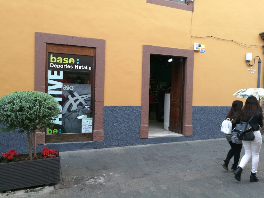 Base: Deportes Natalia C/Herradores en La Laguna