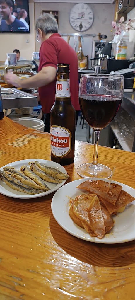 BAR CANO. — Comida y bebida