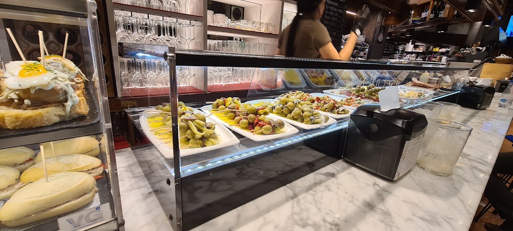 Restaurante La Olla — Comida y bebida