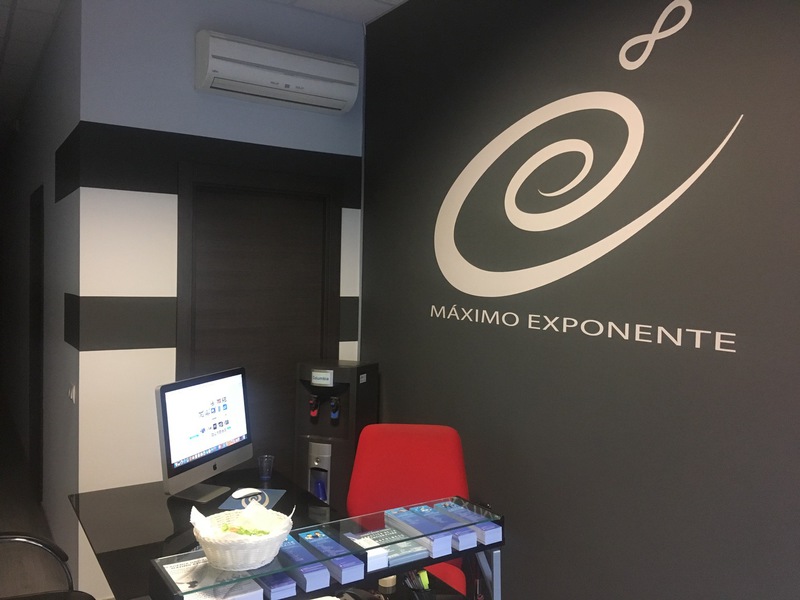 Academia Universitaria Maximo Exponente. — Del propietario