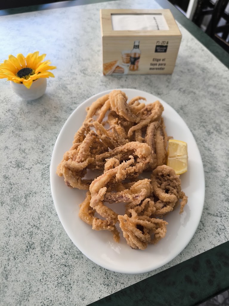 Cafeteria El Mirador Bar — Comida y bebida