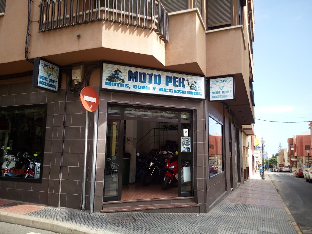 Moto Pek — Exterior