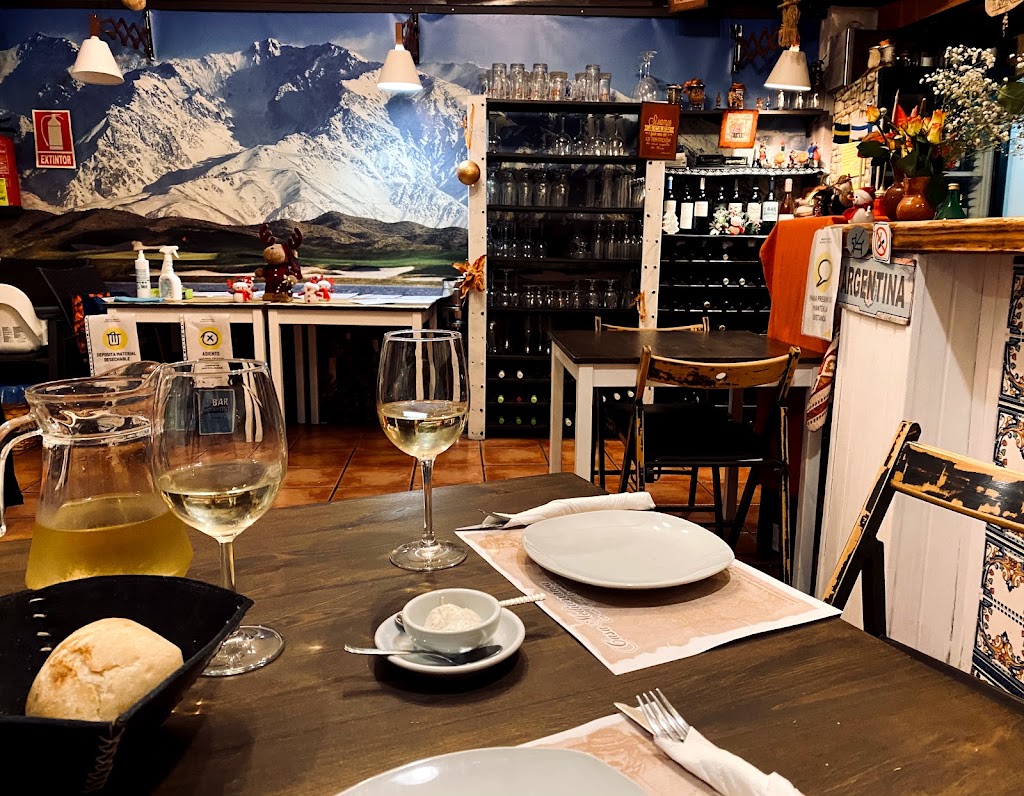 Casa Mediterranea — Comida y bebida