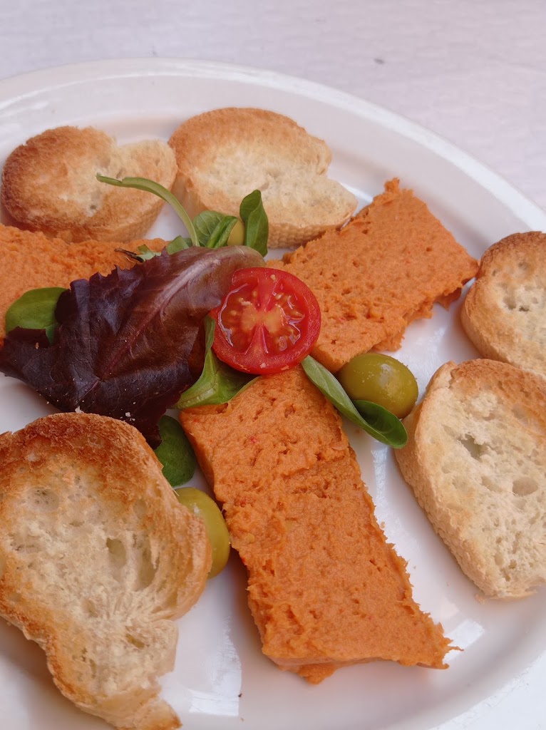 Vuitcents Bar — Comida y bebida