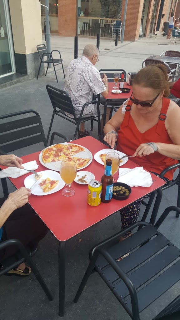 Pizza. Bollywood — Del propietario