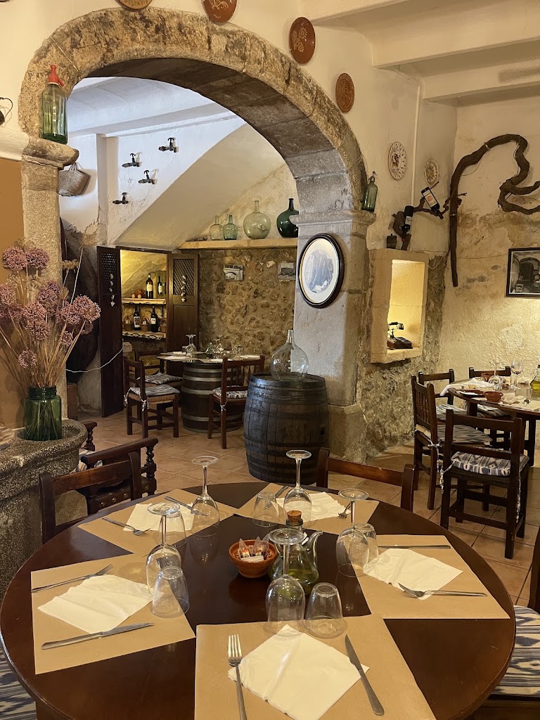 Restaurant Celler Can Lau — Ambiente