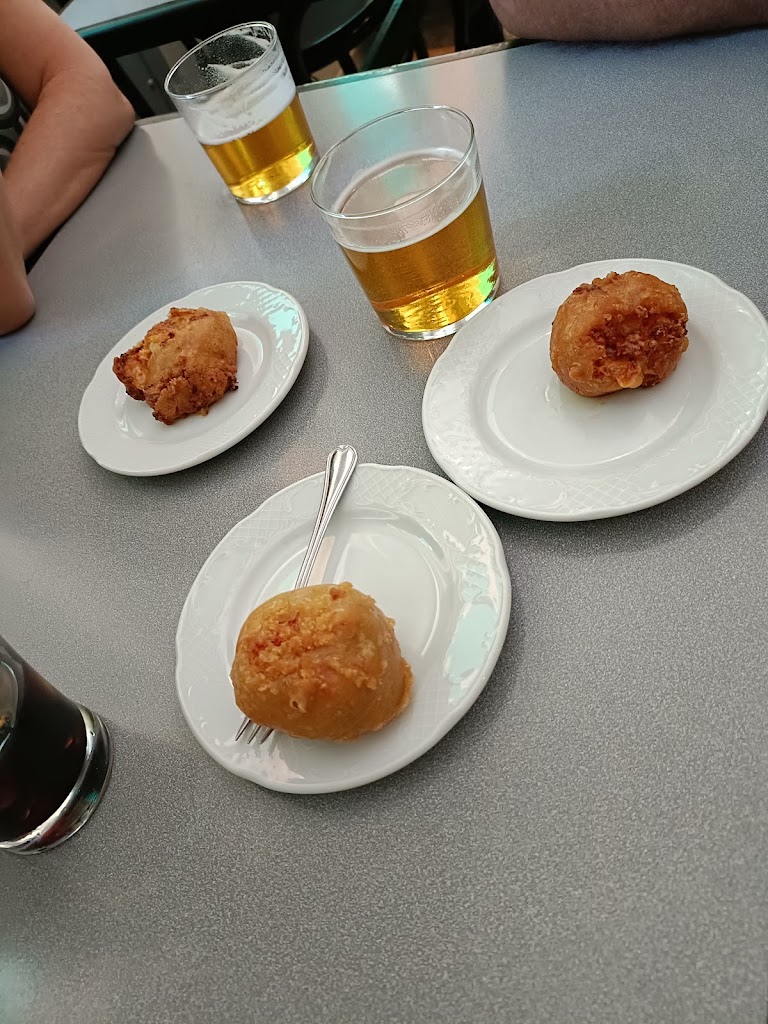 El Rebote Bar — Comida y bebida