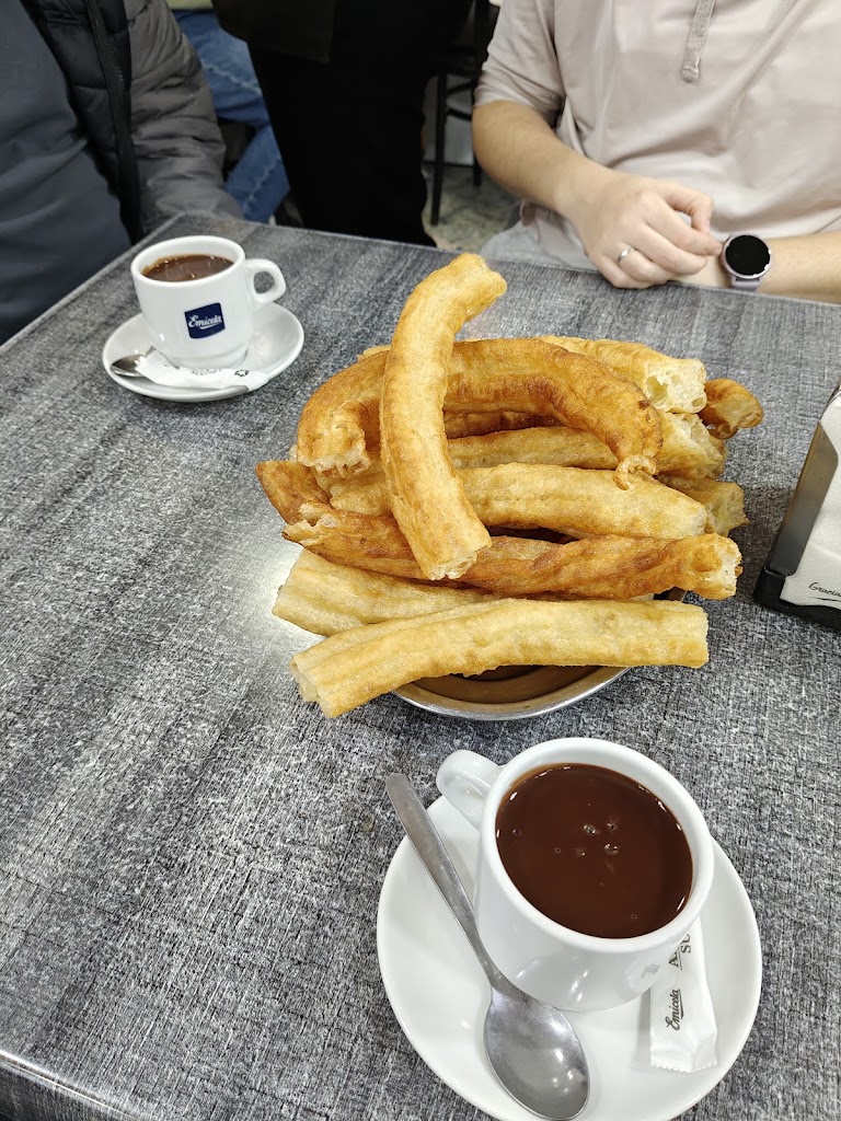 Hermanos Montesdeoca Bar Restaurante — Comida y bebida