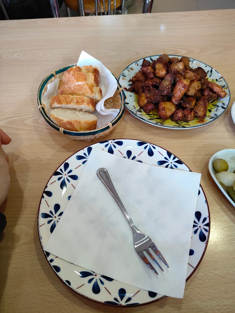 Bar Isora — Comida y bebida