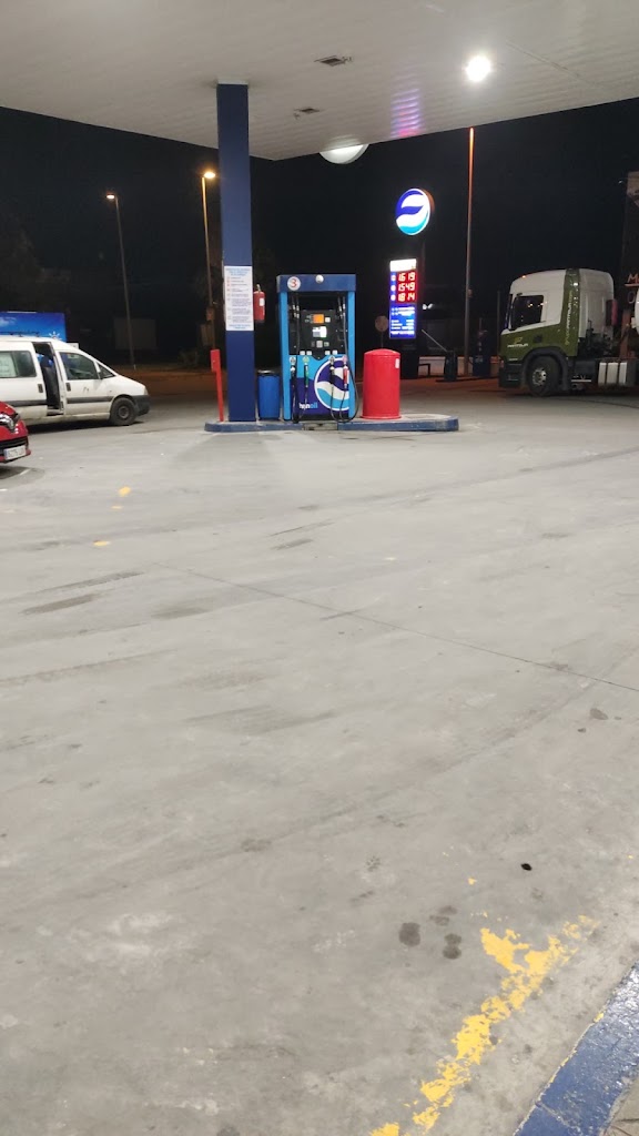 E.S. Tres Caminos — Estacion de servicio