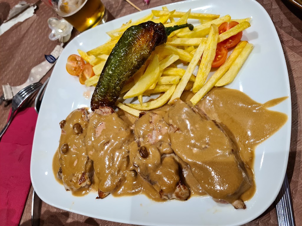 Gastrobar Los Faroles — Comida y bebida