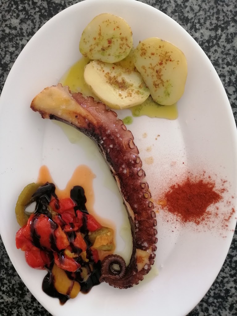 Bar restaurante El Carmen Playa — Comida y bebida