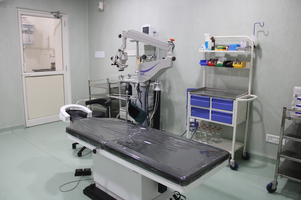 Raunak Eye Care Hospital Dr Sachin Malviya Best Eye Hospital Eye Surgeon Retina Specialist Squint Surgeon