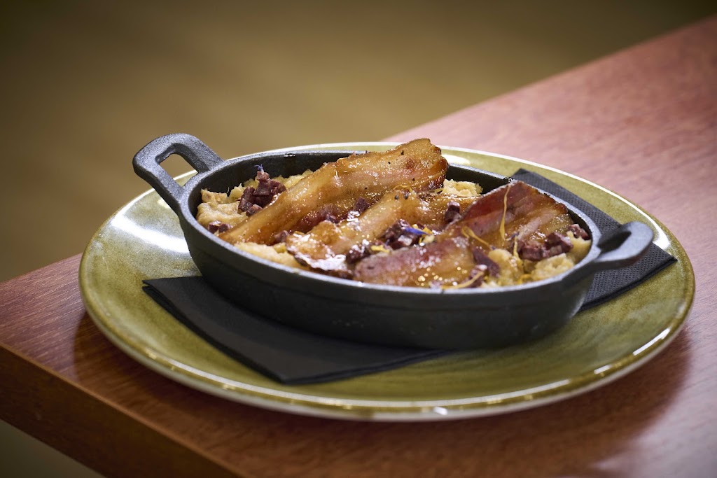 Sibarius Restaurant — Comida y bebida
