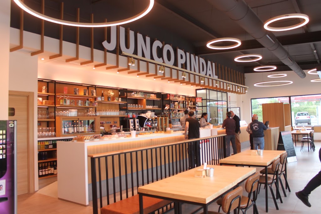 Area de Servicio Bobes Junco Pindal — Interior