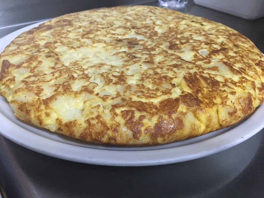 Castells Bar Restaurant — Comida y bebida