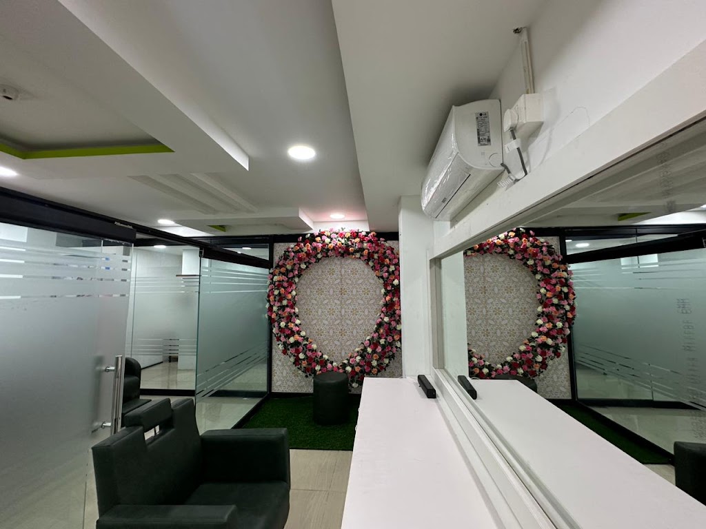 La Mannequin Beauty Parlour And Bridal Makeup Studio