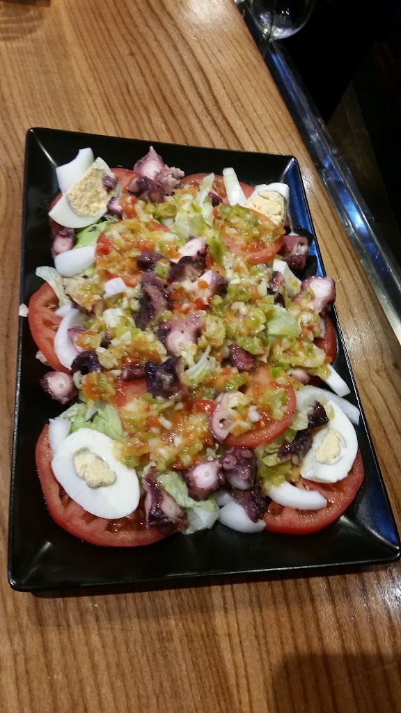 CAFE BAR EL CANTU — Comida y bebida