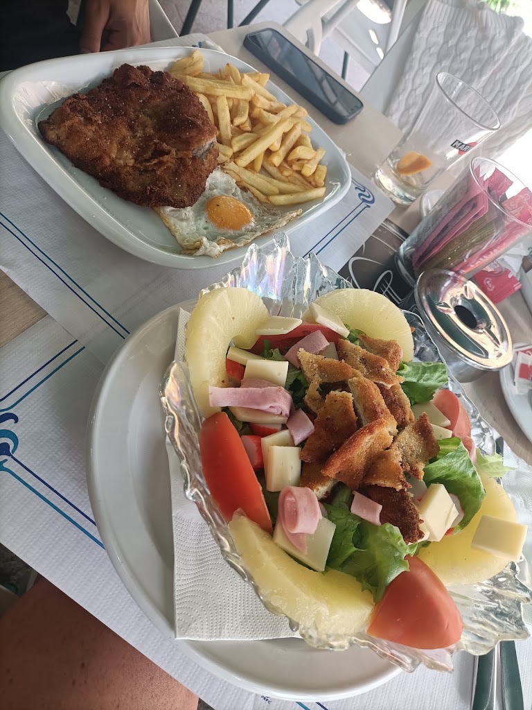 Cafeteria Nova80 — Comida y bebida