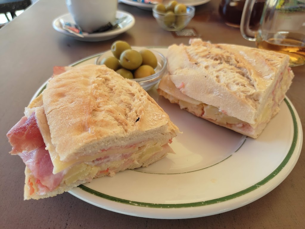 Bar 'Tres Colores Tres Sabores' — Comida y bebida