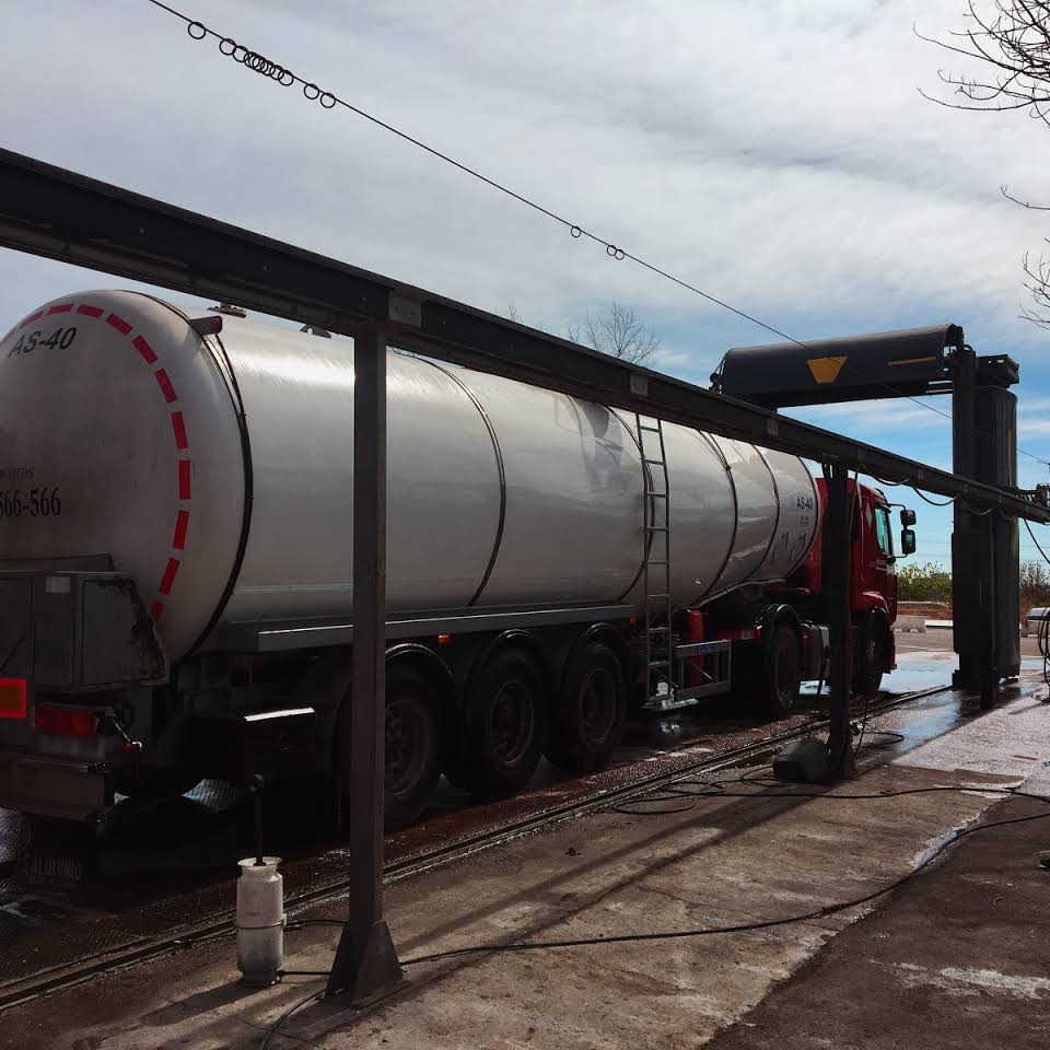 Agro Gas Truck - Lavado de Camiones a Mano — Del propietario