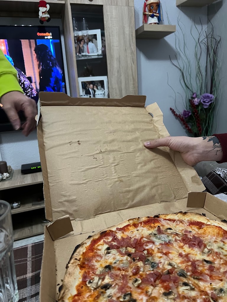 Mairena Doner Kebab Y Pizzeria — Comida y bebida