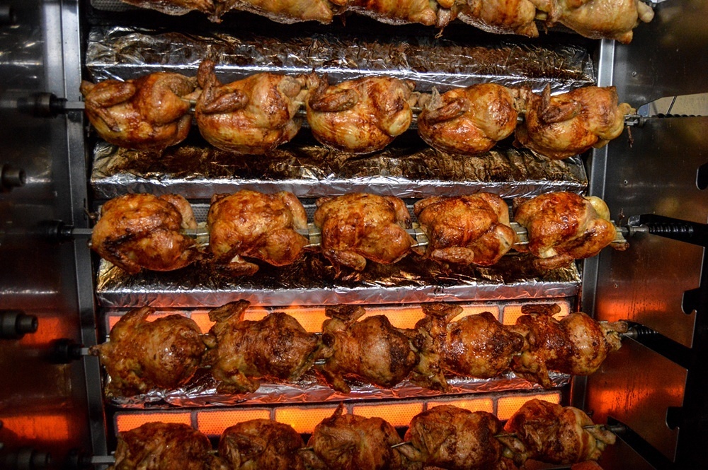 Asador "El Gallo Negro" — Comida y bebida