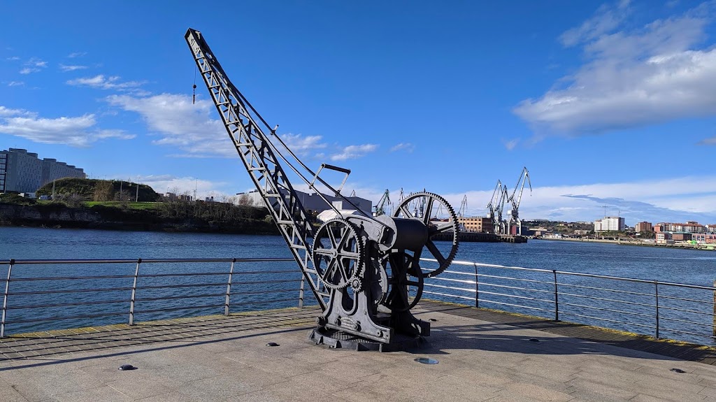 La Grua de Erandio / monumento