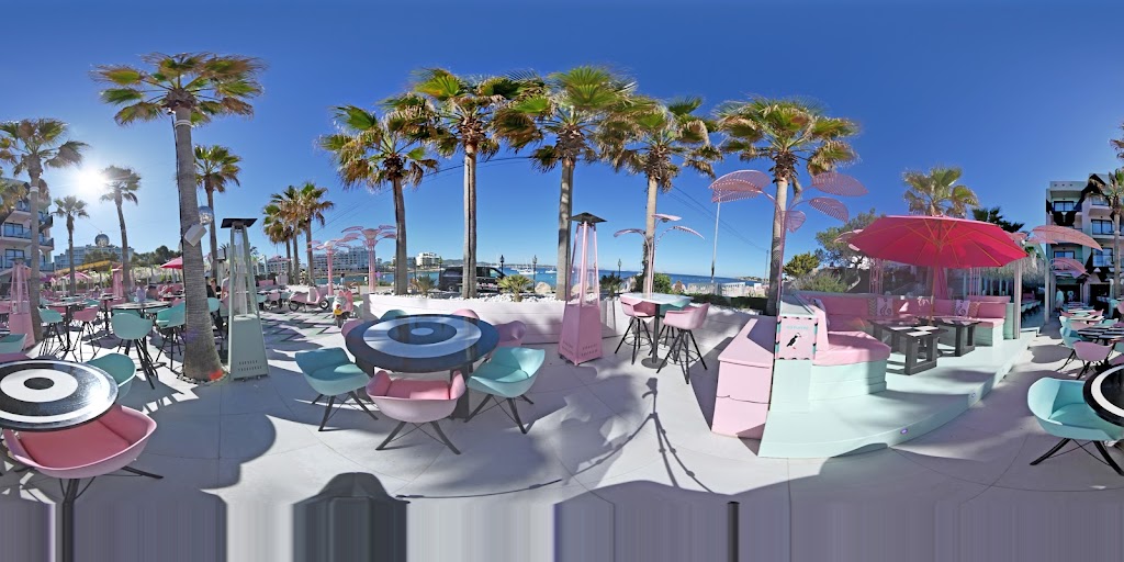 Wi-Ki-Woo Bar & Restaurant