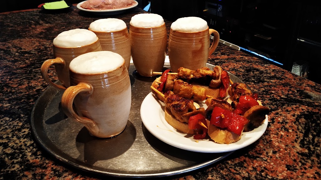Cerveceria Angelillo — Comida y bebida