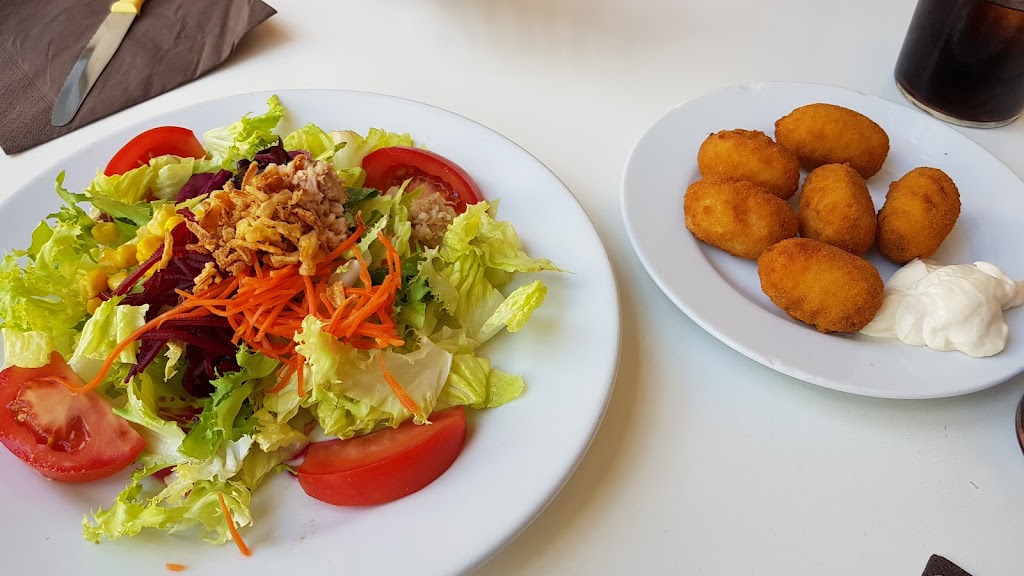 Cafe Bar Enzo — Comida y bebida