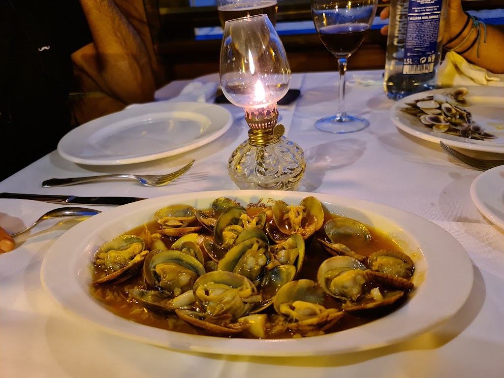 Chiringuito La Gola Playa — Comida y bebida