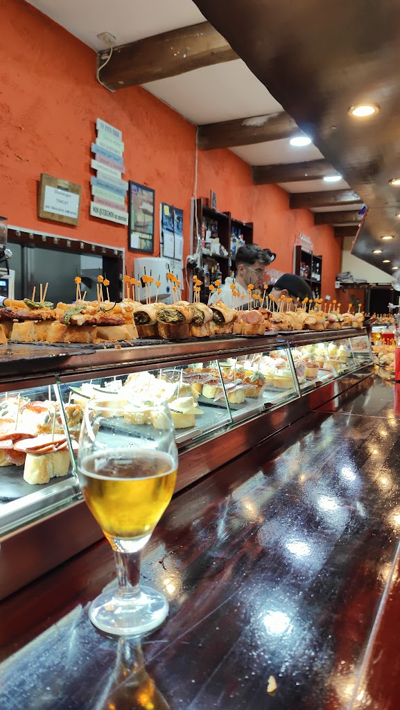 La Taverna del Pintxo — Comida y bebida