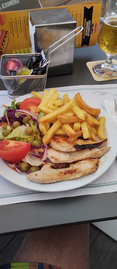 Bocateria Izquierdo Cafeteria | Blanes — Comida y bebida