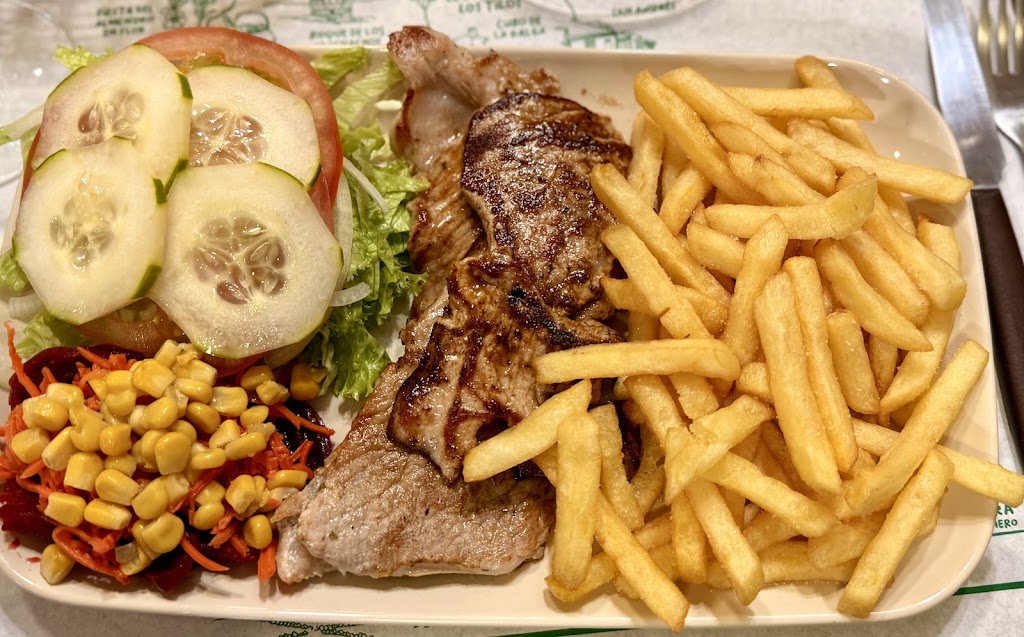 Bar Corinto — Comida y bebida