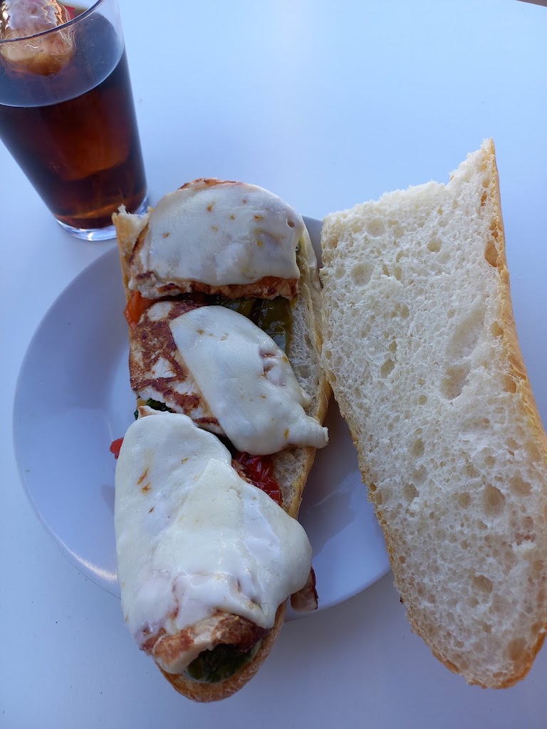 Cafeteria GALILEO Panaderia Benito Vargas e hijos — Comida y bebida
