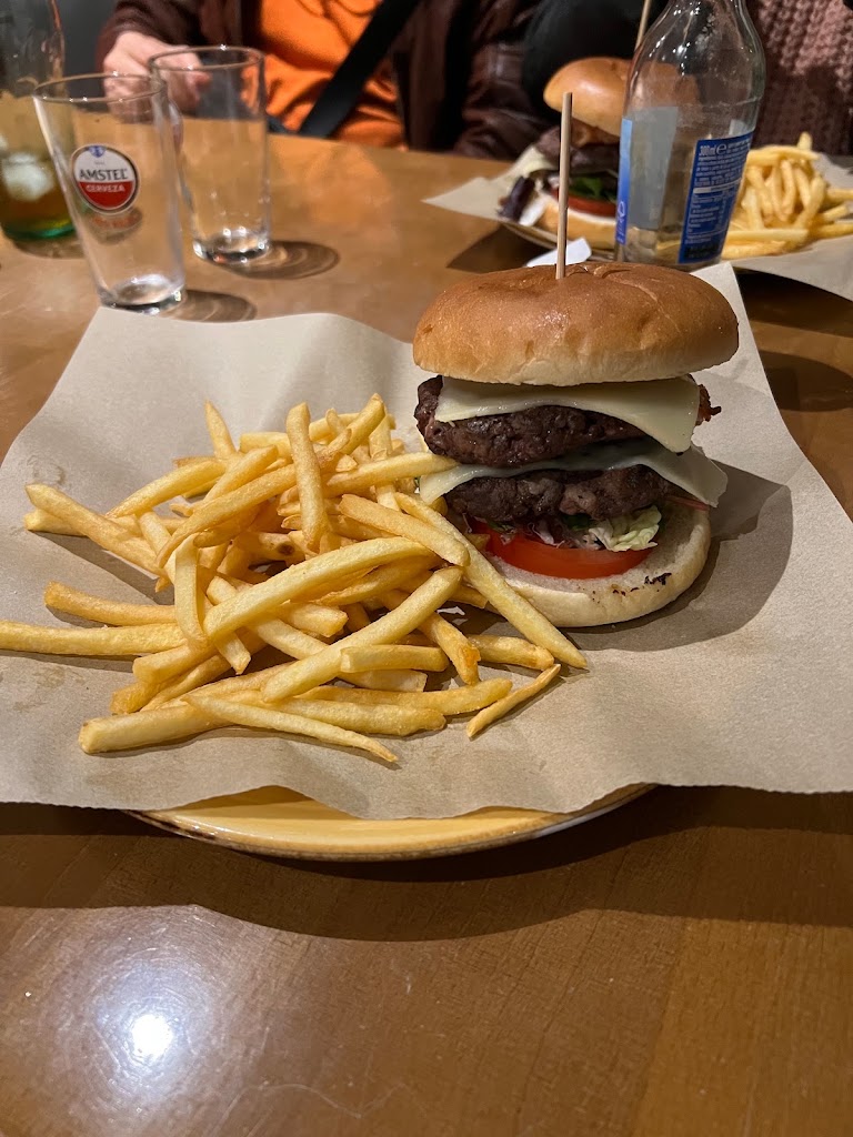 Niza Cafe — Comida y bebida