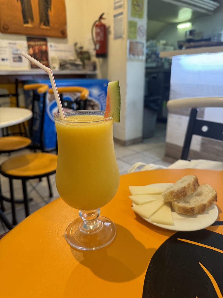 Cafeteria Argolide — Comida y bebida