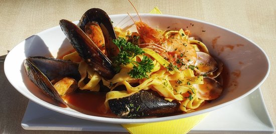 Restaurante "El Paseo" — Comida y bebida