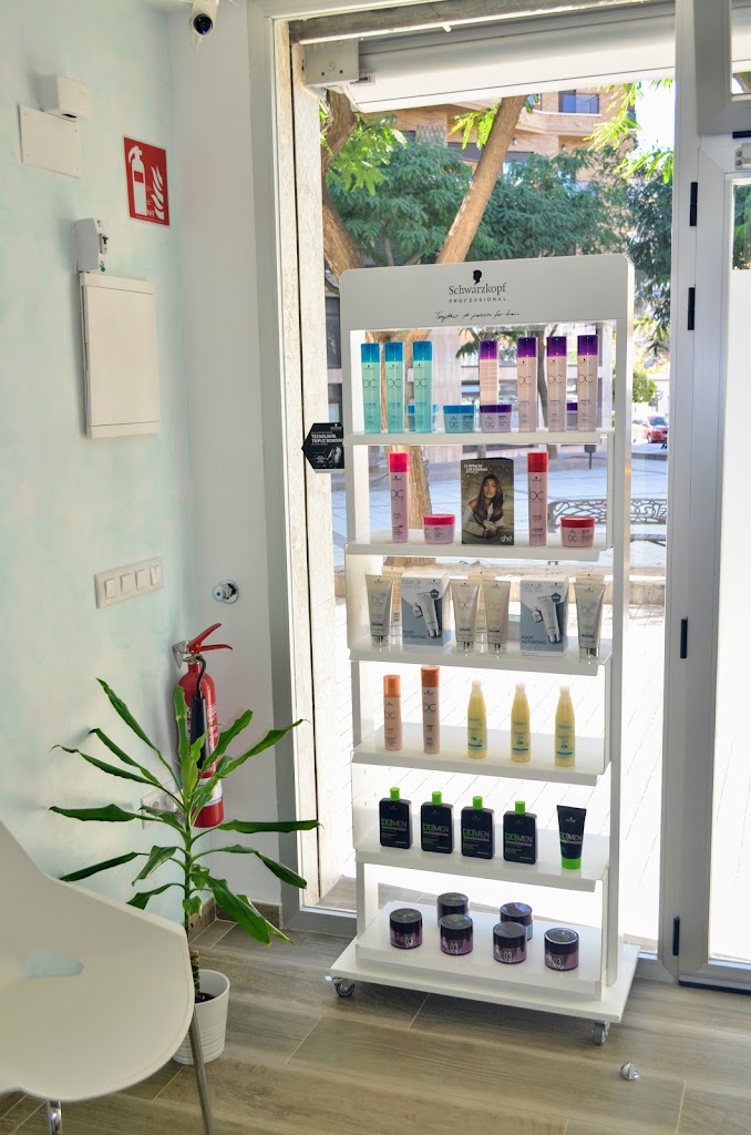 Por los Pelos Hair Boutique — Del propietario