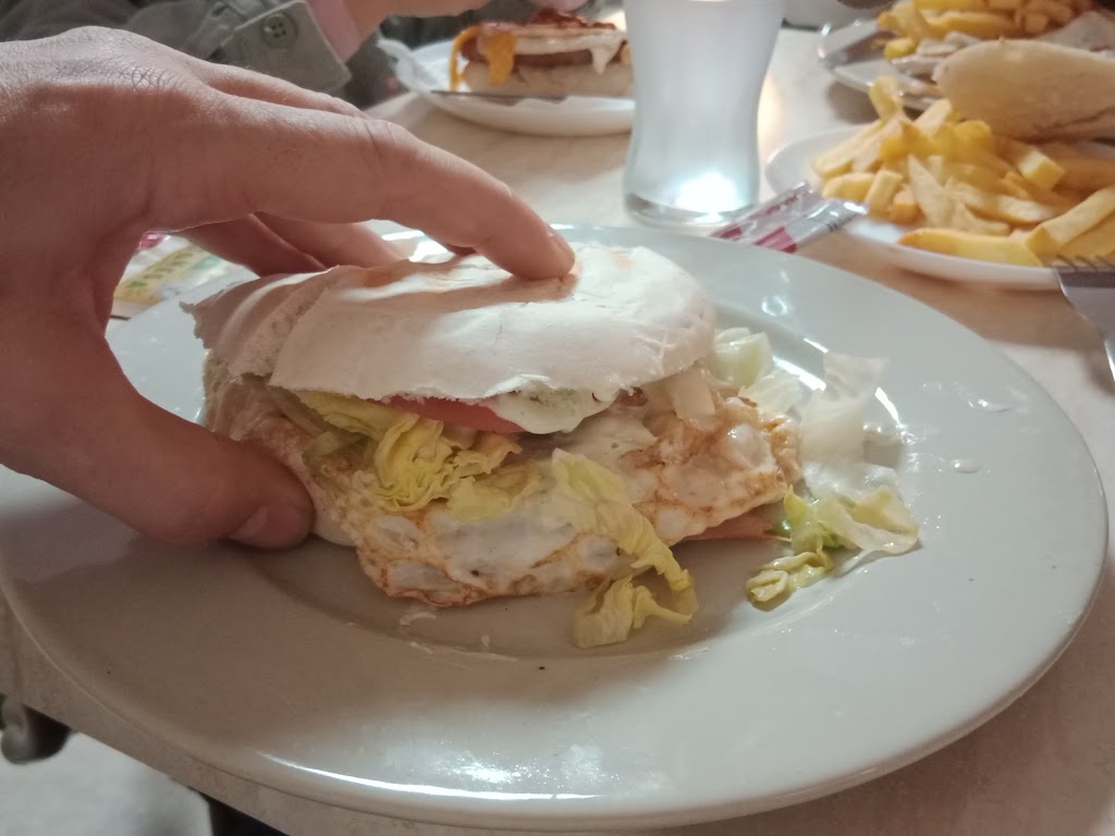 El Tito Leo — Comida y bebida