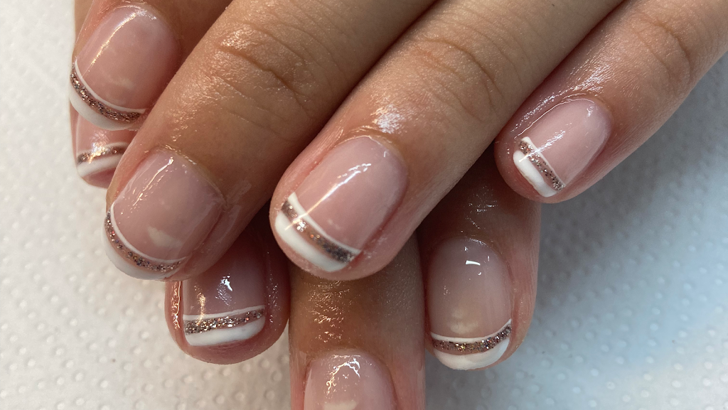 UNAS DE GEL y Manicura Yomi Cambrils