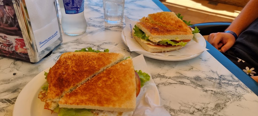 Cafeteria Mencey — Comida y bebida