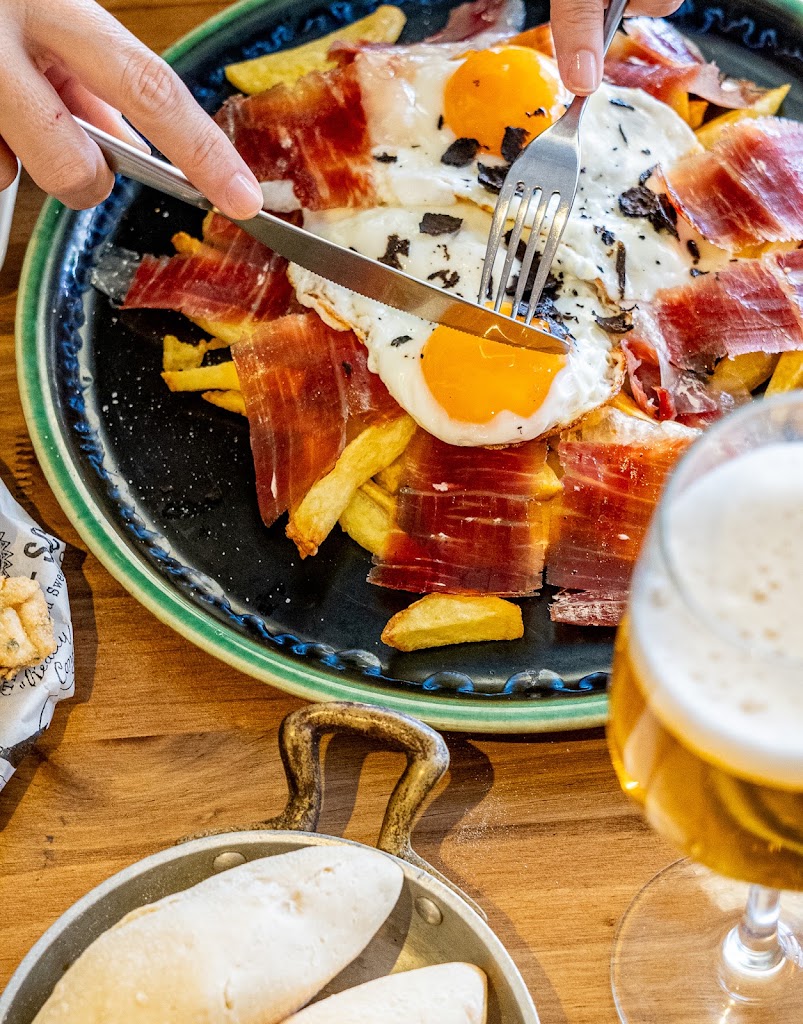 La Huevona Restaurante — Comida y bebida