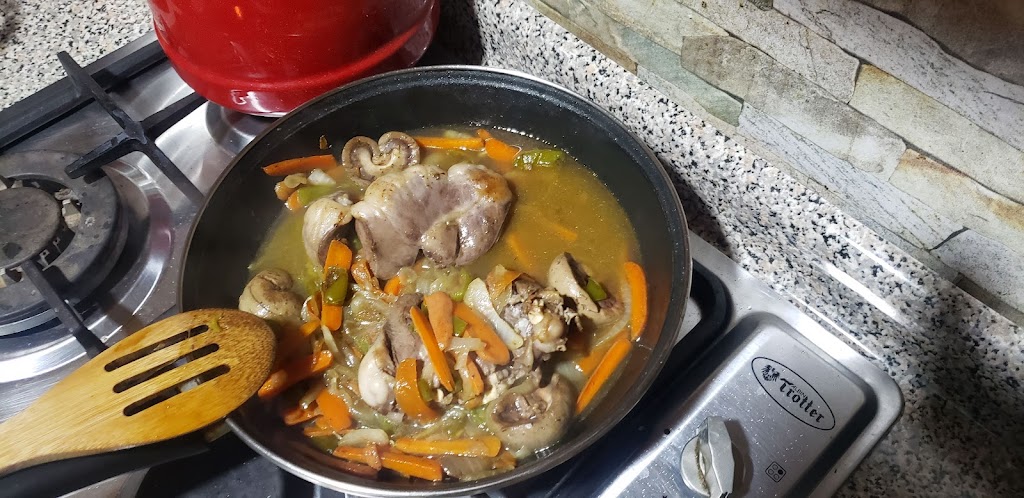 Comida y bebida